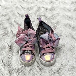 Girls bow tennis size 1